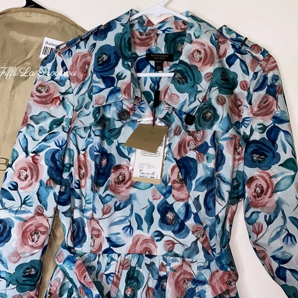 Authentic Burberry dress - Picture 3 of 14